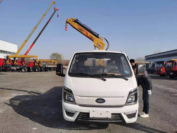 唐駿藍(lán)牌折臂1.3—1.8噸